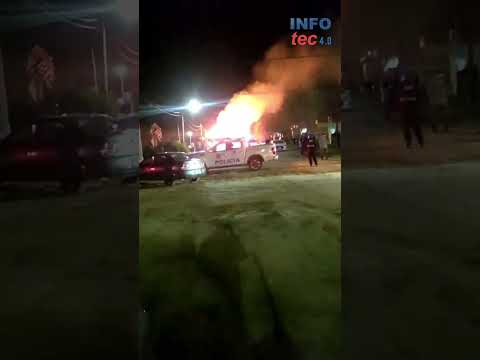 Se incendió un camión cargado con rollos de pasto en Rancul, La Pampa.-