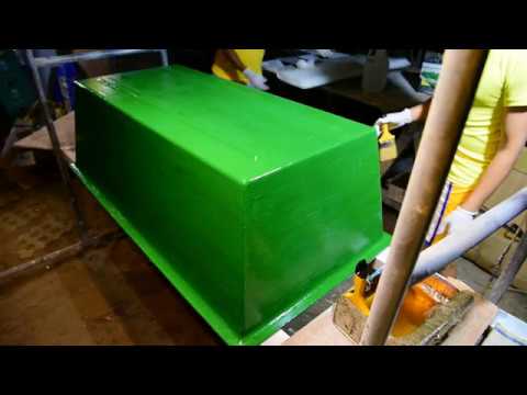 Applying Fiberglass on a Plug