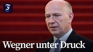 Berliner Bürgermeister Wegner wegen Tennisspiels in der Kritik