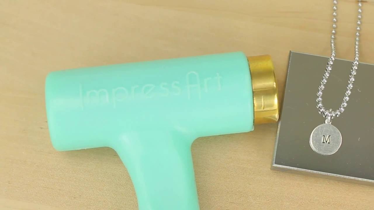 DIY rapide : Réaliser un collier avec médaillon gravé et personnalisé