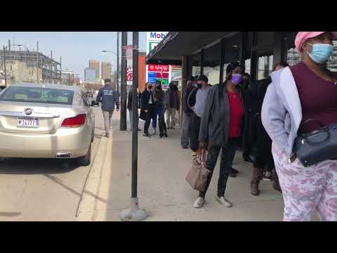 Manny's Deli gives away free sandwiches for wearing a mask — and Chicagoans line the block