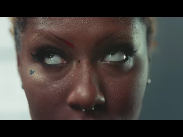 Emo Girl von Machine Gun Kelly & Willow ((jetzt ansehen))