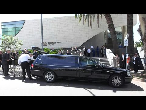 Video | Coffin arrives at first funeral for Bondi Beach shooting victims | AFP