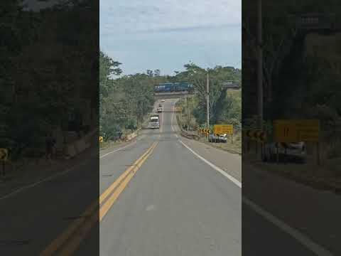 Trem da ferroviária norte sul, na Go 060 em Goiás.            #trem #santabarbara #goiás