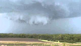preview picture of video 'Tornadic storm over Topeka, KS 5-21-11'