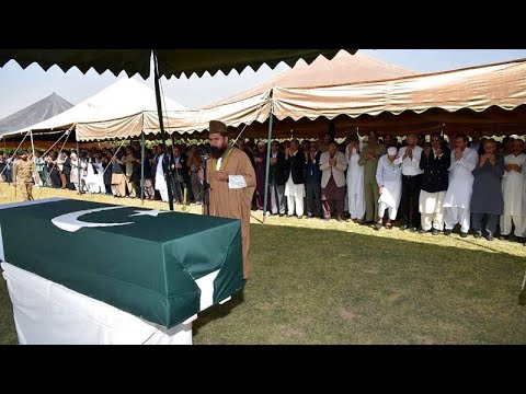 شاهد دون جنازة رسمية.. برويز مشرّف رئيس باكستان السابق يُوارى الثرى في مقبرة عسكرية بكراتشي