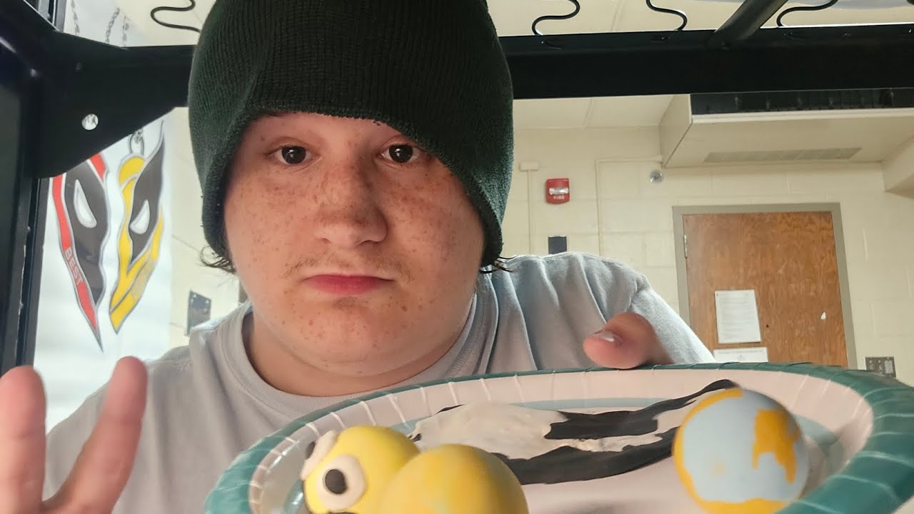 Vlog 233. Hanging out outside with the fam, clay, finally some work 