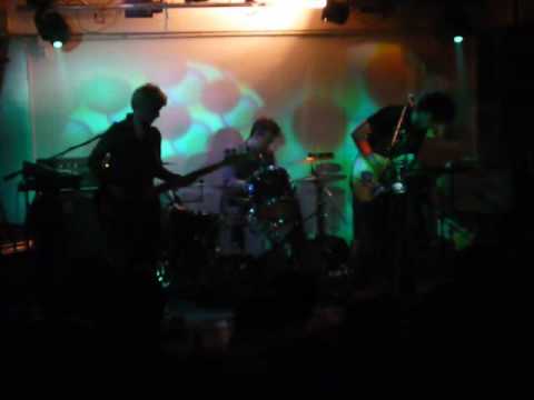 Triángulo de Amor Bizarro - El Fantasma de la Transición