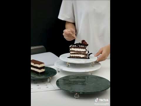 LIESEL PEARL'S MARBLE CAKE STAND