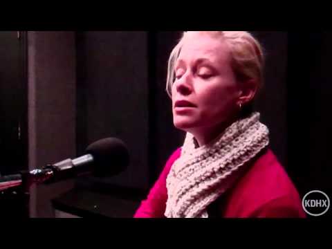 Shelby Lynne "I'll Hold Your Head" Live at KDHX 1/12/12