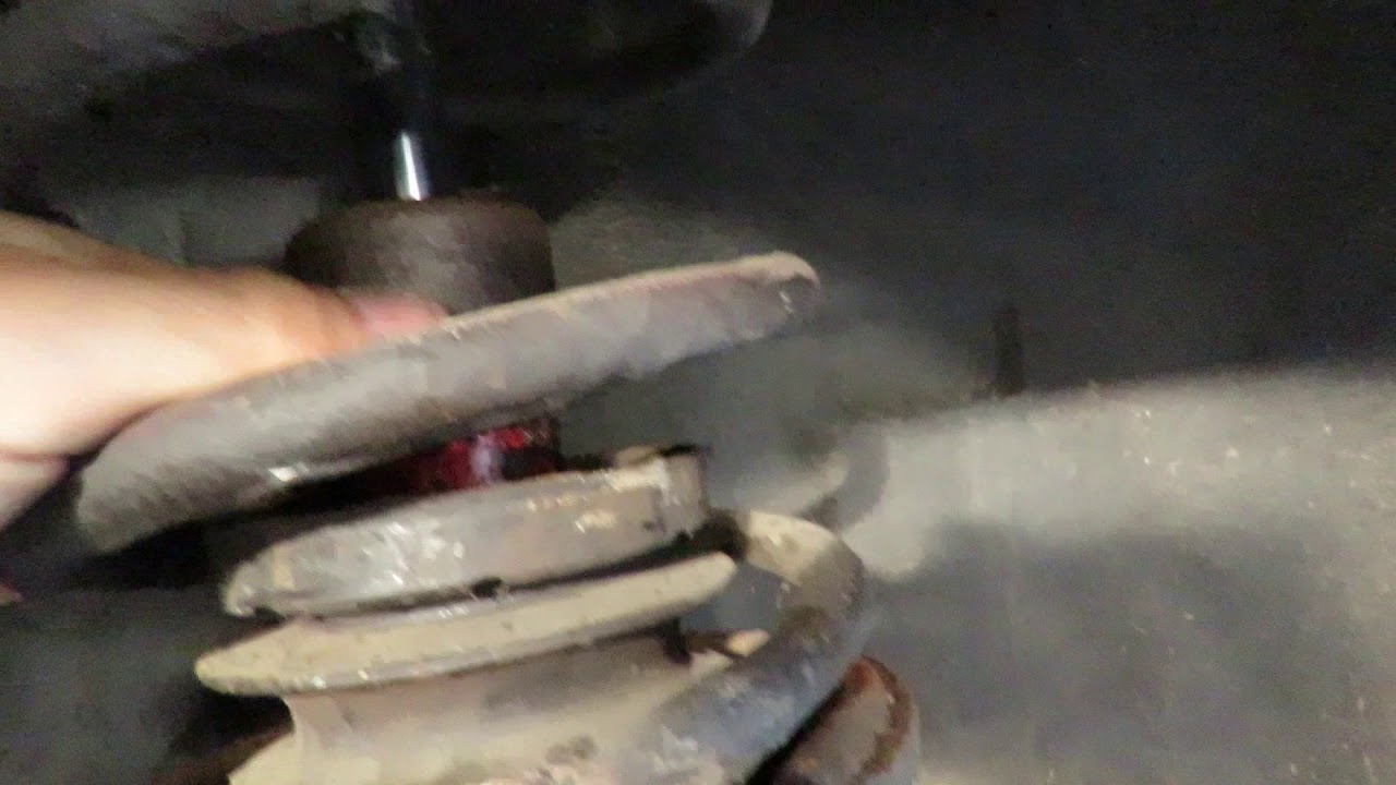 Peugeot 504, jambe de force suspension cassée