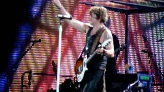 Lay Your Hands on Me - Bon Jovi (New Meadowlands Stadium)