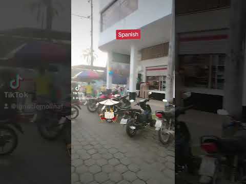 Bares en calle Quito, La Maná, Cotopaxi, Ecuador, Sudamérica | Ignacio Molina Fernández.