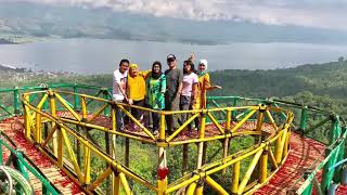 preview picture of video 'SOLOK - Puncak Gobah Aripan Tempat Selfie Melihat Panorama Danau Singkarak Dari Atas (280617)'