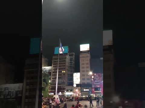Bandera Argentina en el Obelisco. Av.Corrientes y 9 de julio. #banderaargentina #obelisco #argentina