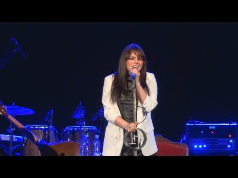 Ewa Farna ♥ Promilte mi + Ty jsi král + Jaký to je ~ 11.4.2015 Třinec ~ Živě HD