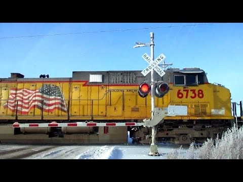 UP 6738 North MNPSS Medford MN (12-8-2021)