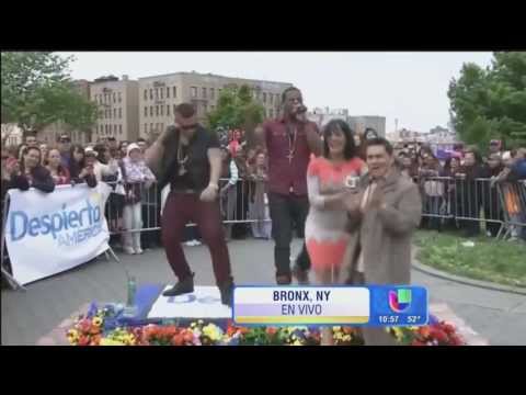 Crazy Design & Carlitos Wey (Los Teke Teke) cantanto El Teke Teke en Despierta América 2013