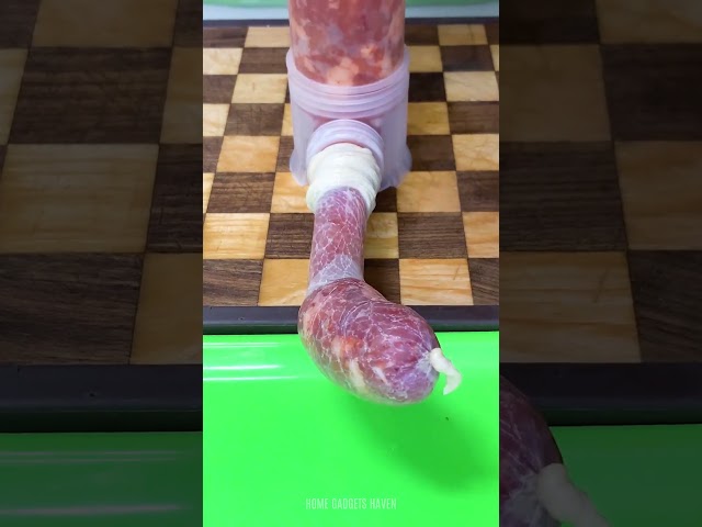 Vídeo relacionado con Songlela Manual Sausage Filler Maker, Meat Stuffer Filler Hand Operated Machine Silver, #2-2.5