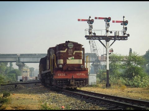 YDM4 Metre gauge train Moves Across Rare BG-MG Diamond Crossing | Jaipur - Sikar MG Passenger !