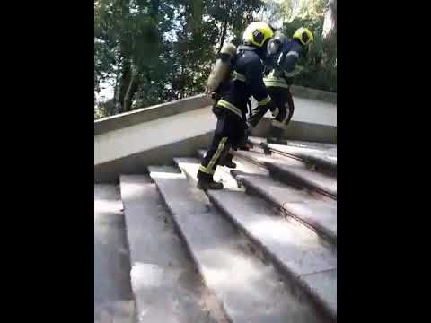 Bombeiros da amadora (bombeiro de  elite 2022) subida com aparelho respiratorio em debito.