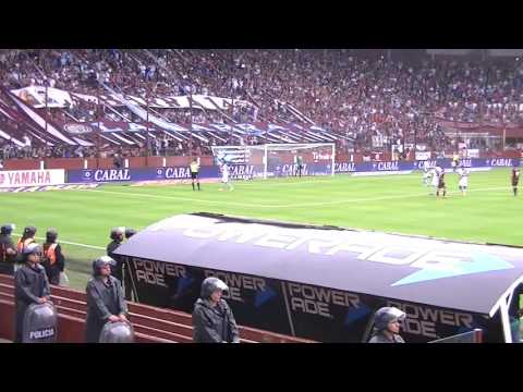 Los hinchas de Lanus festejando el primer gol de Sand a Banfield