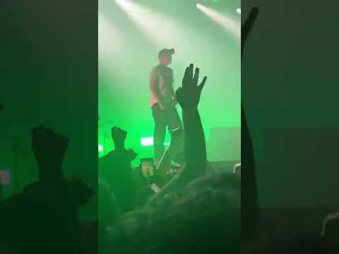 blackbear - poltergeist (with Bayside) [live debut]