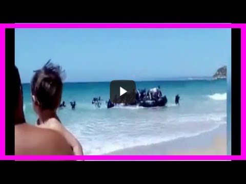 Boatload of illegal immigrant men land on beach as vacationing families watch in shock [video]