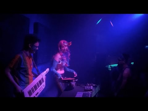 Alfred Ladylike & Surf Dancer - Eat Me (I'm on Fire) LIVE