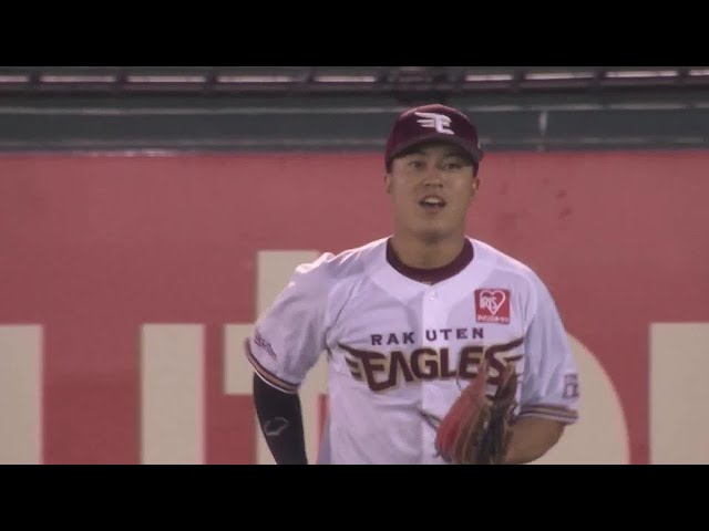 【2回表】これぞアイスクリームコーンキャッチ!! イーグルス・渡邊佳明が右中間への大きな打球をジャンピングキャッチ!! 2022年8月25日 東北楽天ゴールデンイーグルス 対 福岡ソフトバンクホークス