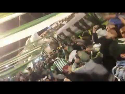 "De Pendejo Te Sigo" Barra: La Barra de Laferrere 79 &bull; Club: Deportivo Laferrere