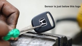 preview picture of video 'Extract Sensor from Honda Key'