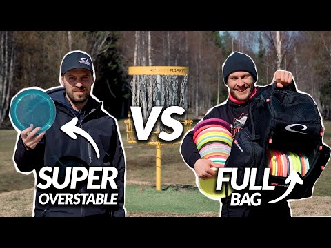 PRO DISC GOLFER (1 disc) vs BEGINNER (full bag)