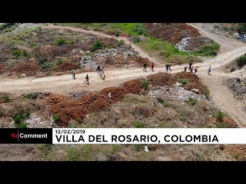 شاهد.. فنيزويليون يجتازون طرقا وعرة للوصول إلى كولومبيا…