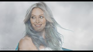 Hilary Duff Santa Claus Is Comin&#39; To Town Lyrics Video