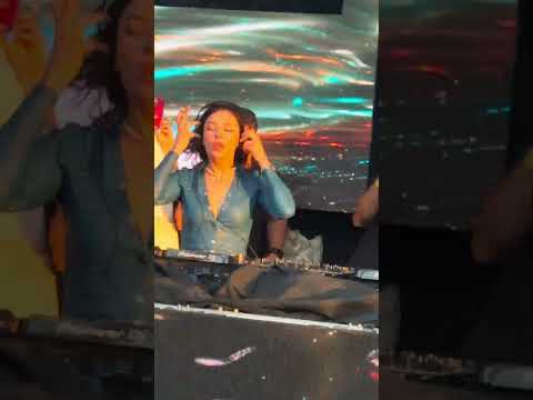 NINA KRAVIZ cocoricò riccione