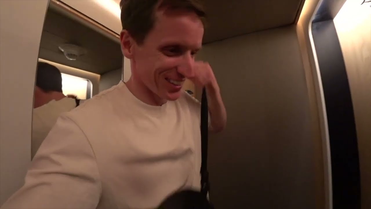 sleep 'n fly Sleep Lounge thumbnail