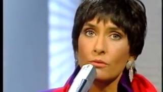 Mimi Fariña &amp; Banana: &quot;Old Woman&quot; &quot;Less than the Song&quot;