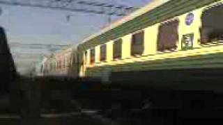 preview picture of video 'Электровоз ЭП1М с поездом проходит рзд.9 км.'