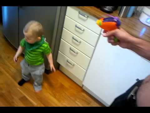 Marco Andre und die Wasserpistole