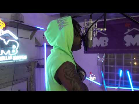 Paper Lovee - Live Studio Freestyle (Official Video)