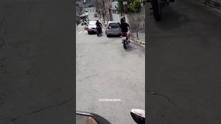 BATEU DE FRENTE COM A VIATURA! O AMIGO TENTOU PEGAR A MOTO AINDA #shorts