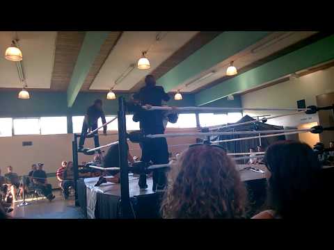 VIPW Bathtub Weekend Bash! (7/22/07) - BJ Laredo makes an announcement...