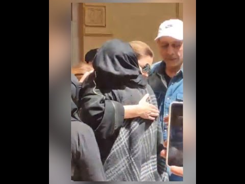 انهيار رانيا فريد شوقي في جنازة والدتها.. وظهور خاص لميرفت أمين وشهيرة