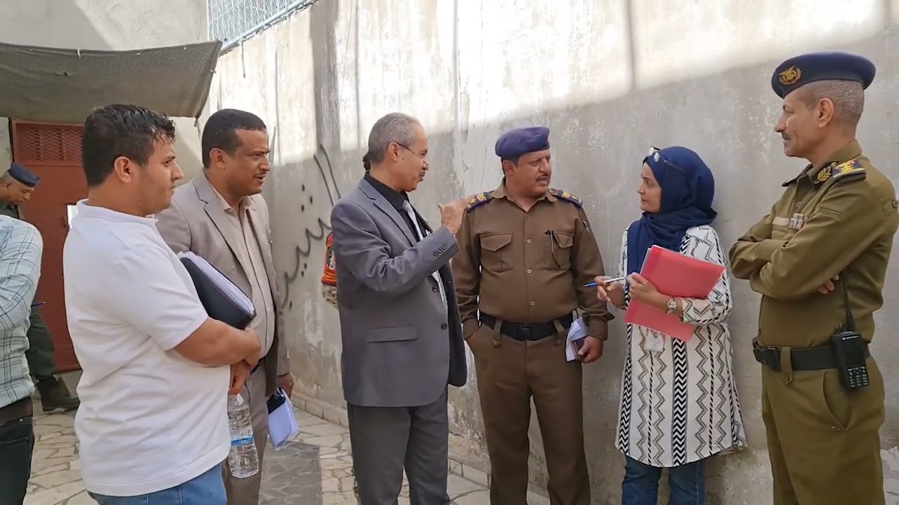 اللجنة الوطنية للتحقيق تعاين الوضع اللاإنساني لعدد (868) سجين ومحتجز في السجن المركزي في تعز.