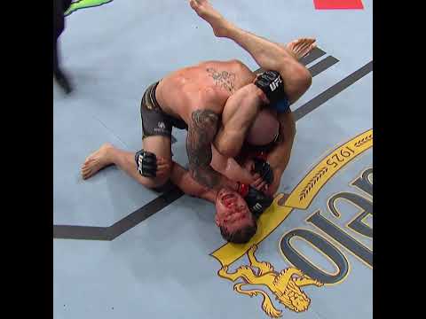 How did Volkanovski not tap?? 🚨