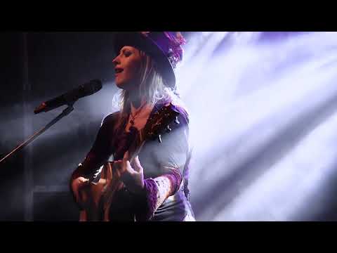 Cynthia Nickschas - Was Aufhält (offizielles Musikvideo)