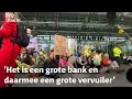 Honderden klimaatactivisten blokkeren hoofdkantoor Rabobank Utrecht | RTV Utrecht