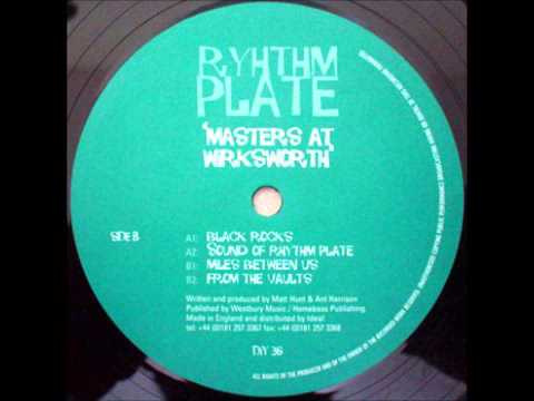 Rhythm Plate - Black Rocks