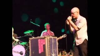 R.E.M. - The Worst Joke Ever (Live At the Olympia, Dublin, 2007)